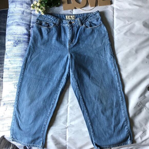 LL Bean Jean Classic Fit Capris (NOTE:READ FLAW) - Picture 1 of 8